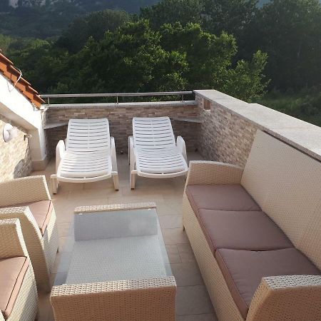 Ruzmarinka 4* Apartment Baska  Bagian luar foto