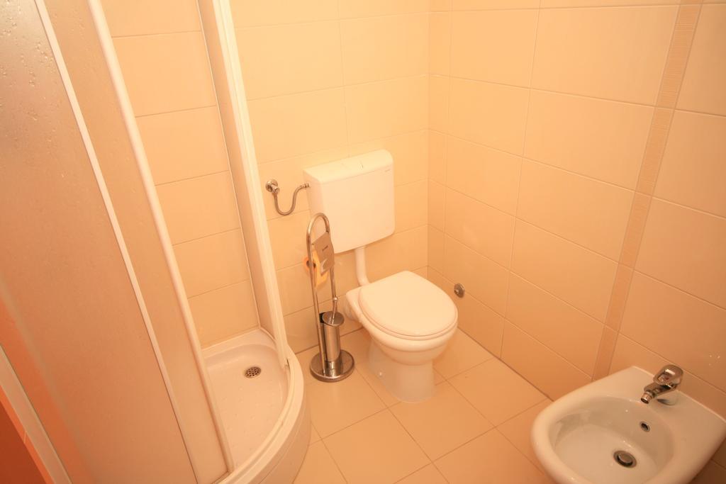 Ruzmarinka 4* Apartment Baska  Bagian luar foto