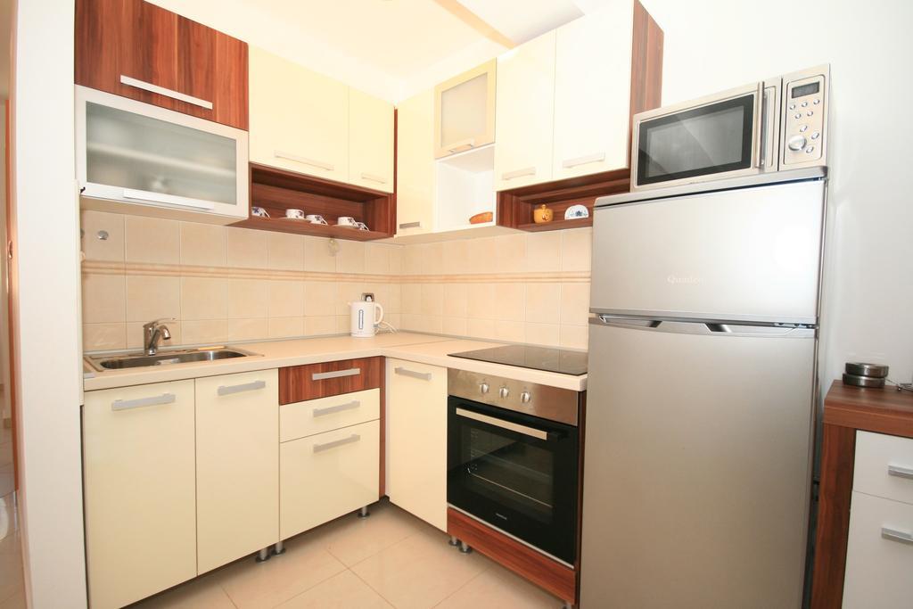 Ruzmarinka 4* Apartment Baska  Bagian luar foto