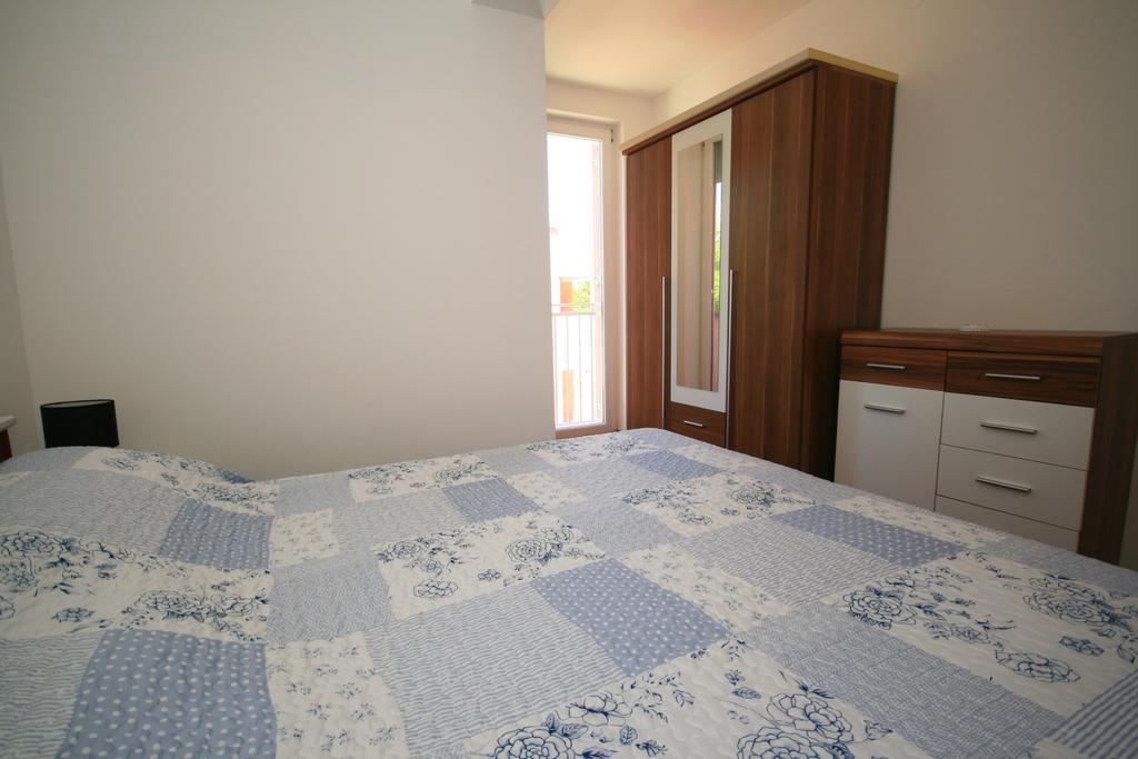 Ruzmarinka 4* Apartment Baska  Bagian luar foto