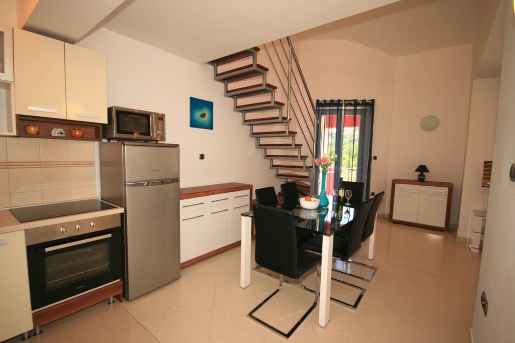 Ruzmarinka 4* Apartment Baska  Bagian luar foto