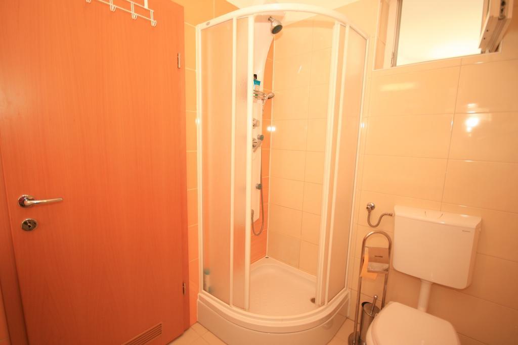 Ruzmarinka 4* Apartment Baska  Bagian luar foto