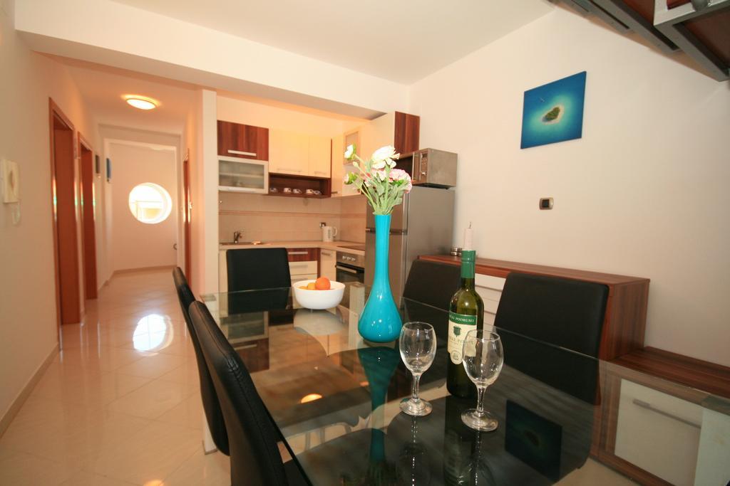 Ruzmarinka 4* Apartment Baska  Bagian luar foto