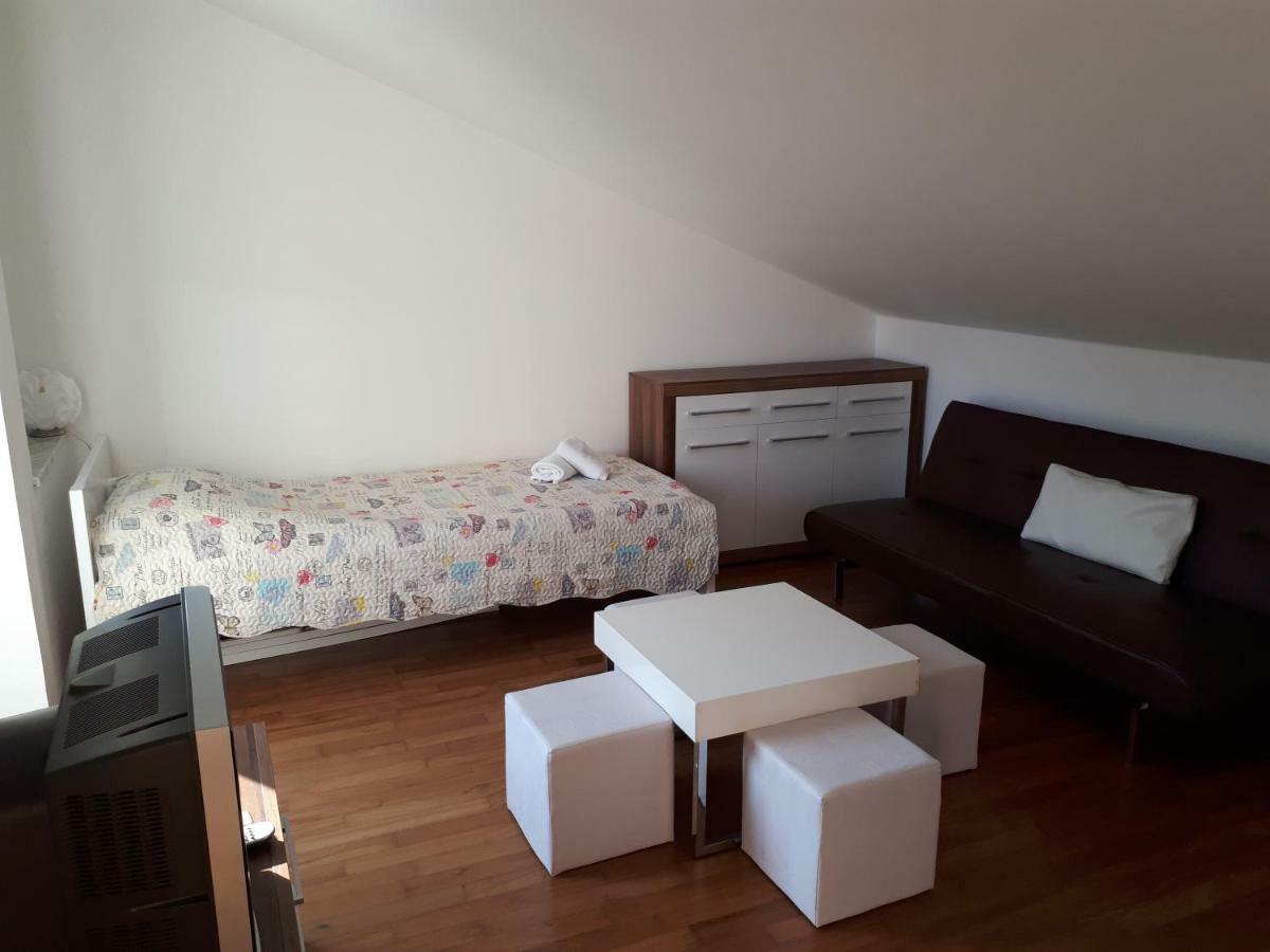 Ruzmarinka 4* Apartment Baska  Bagian luar foto
