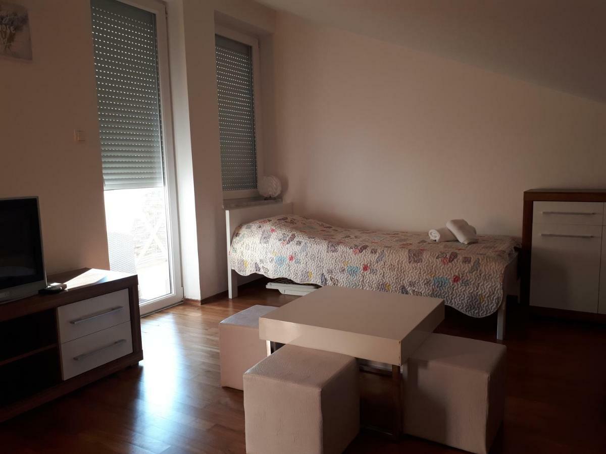 Ruzmarinka 4* Apartment Baska  Bagian luar foto