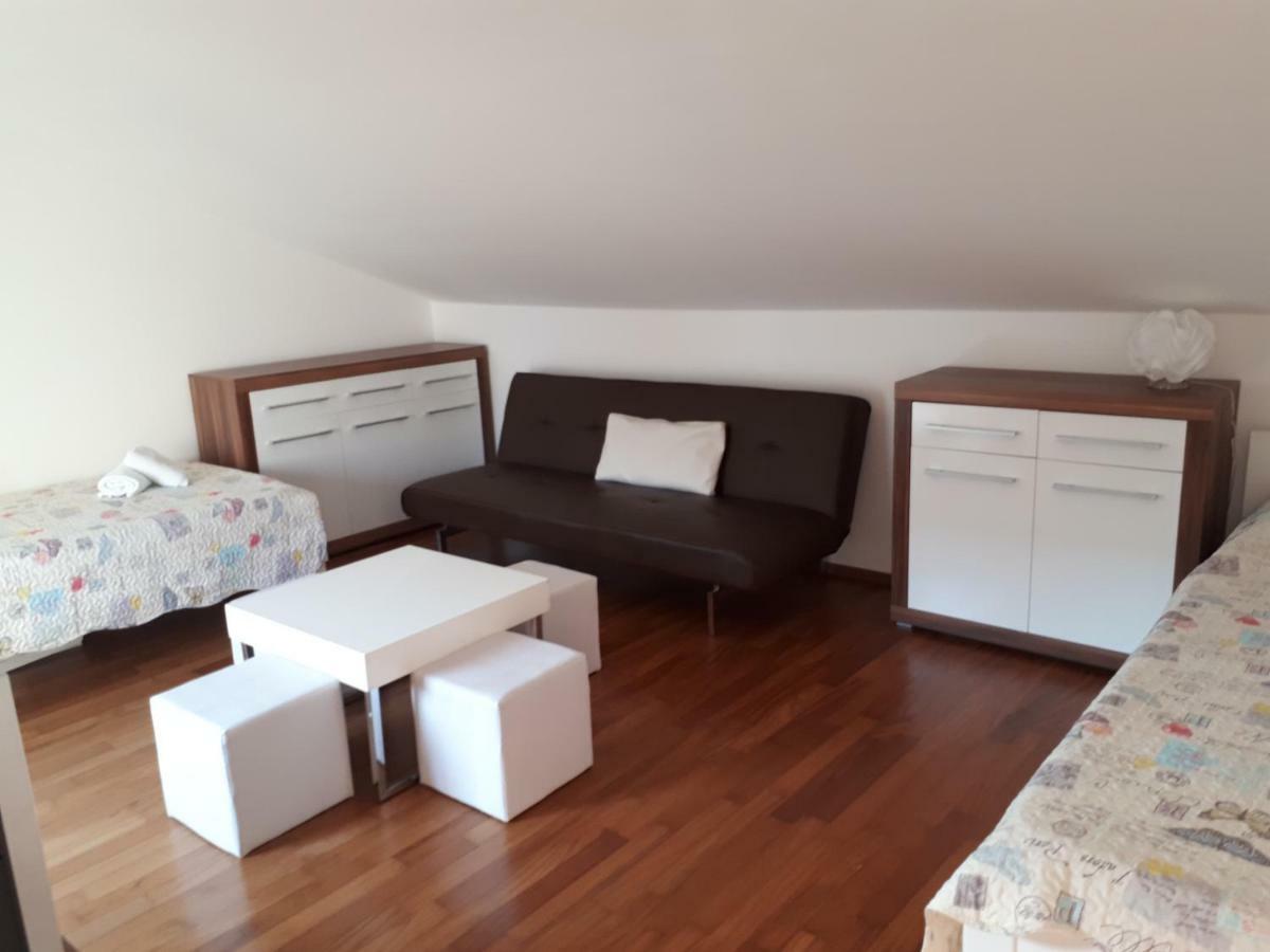 Ruzmarinka 4* Apartment Baska  Bagian luar foto