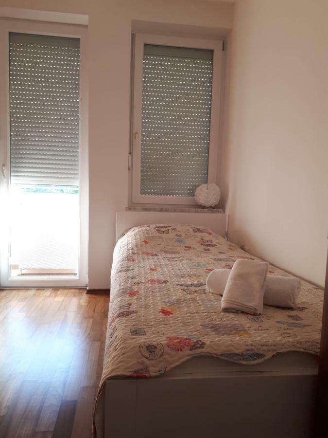 Ruzmarinka 4* Apartment Baska  Bagian luar foto