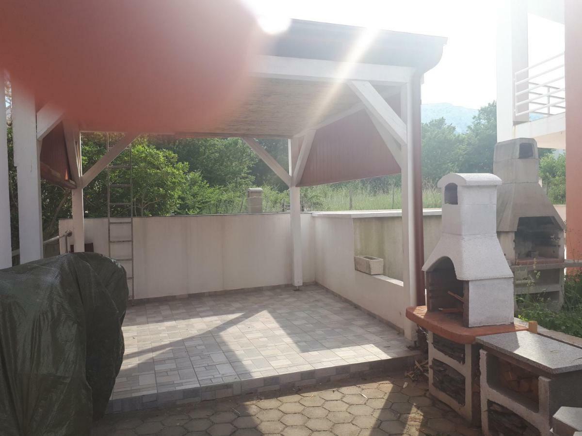 Ruzmarinka 4* Apartment Baska  Bagian luar foto