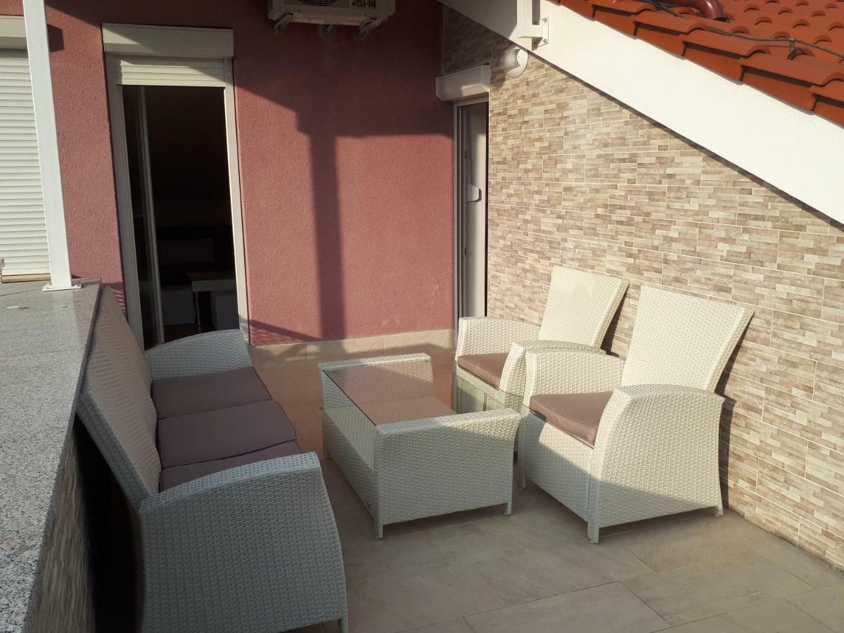 Ruzmarinka 4* Apartment Baska  Bagian luar foto